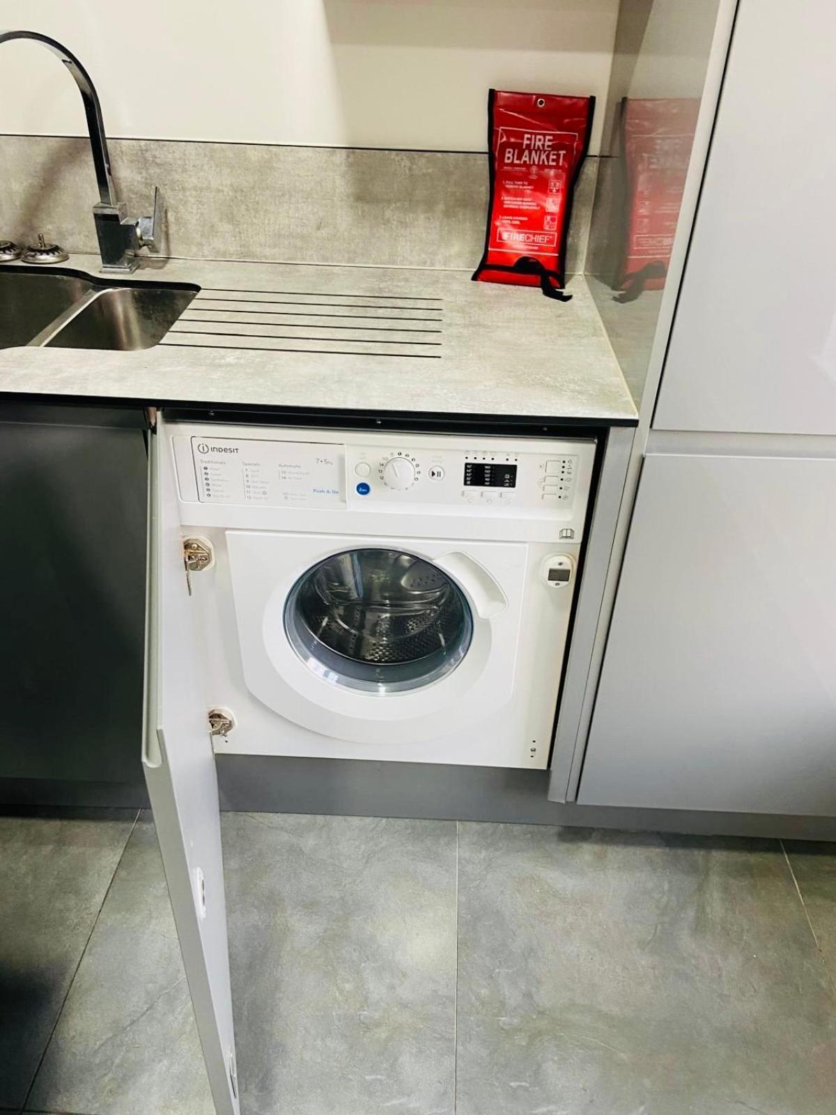 Modern Flat With Free Parking Close To Birmingham Centre Exteriör bild